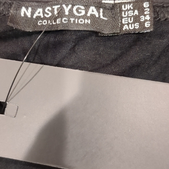 Nasty Gal Strappy Scoop Neck Crop Top in Black size 2 - Picture 3 of 5